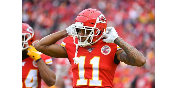 Les chefs de Kansas City ont un peu sous-estimé la force de Demarcus Robinson Les chefs de Kansas City ont un peu sous-estimé la force de Demarcus Robinson